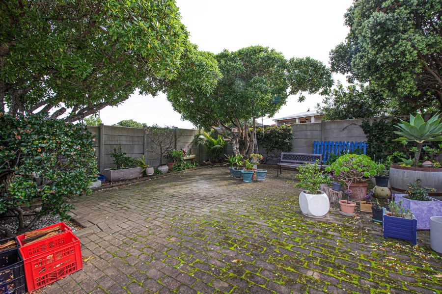 4 Bedroom Property for Sale in Franskraal Western Cape